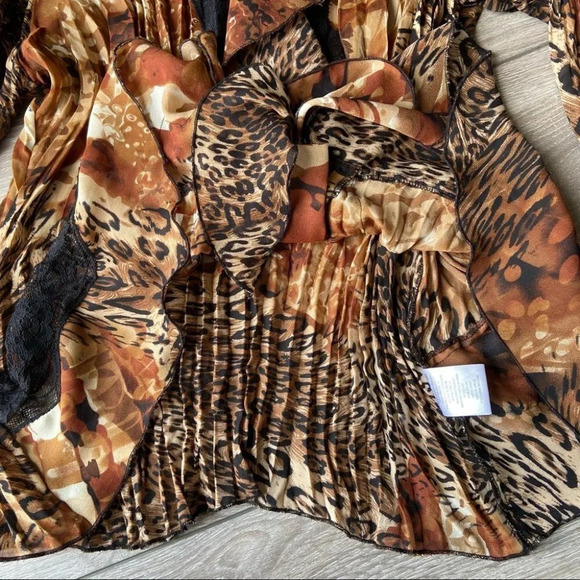 Laura Leopard Print Raffle  Blouse - Picture 8 of 16
